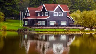 Absentee Homeownership 101: What It Means, Risks to Avoid, and How to Manage a Property From Afar