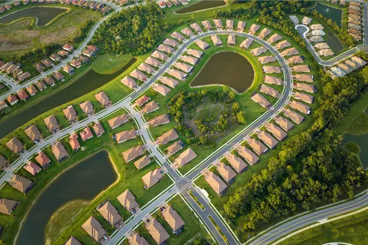 HOA Organization Tips: How to Avoid Fines and Stay on Your HOA’s Good Side